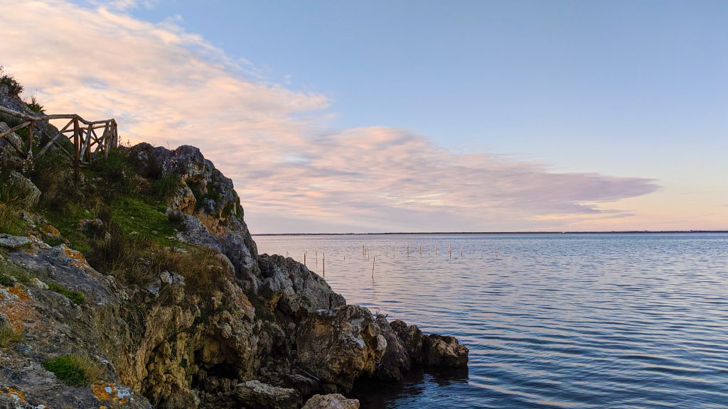 vista sentiero sul lago di varano